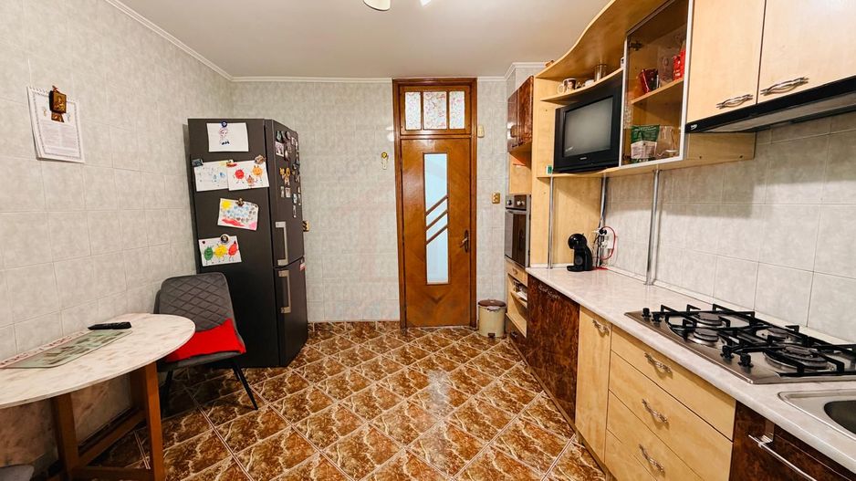 De vanzare apartament cu 4 cam dec. in Galati, piata Centrala, etaj5/7 - Poză 4