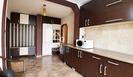 Apartament 3 camere de vânzare in zona Decebal, Oradea