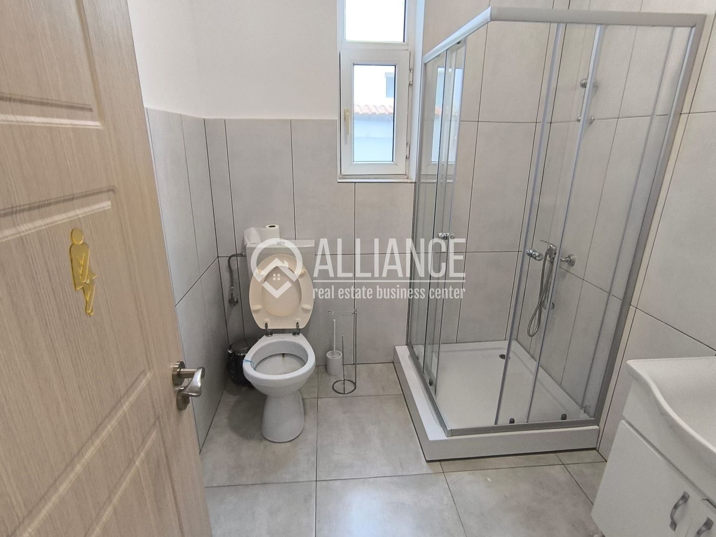 CAPITOL - Bdul Mamaia parter de vila stradal! - Poză 12