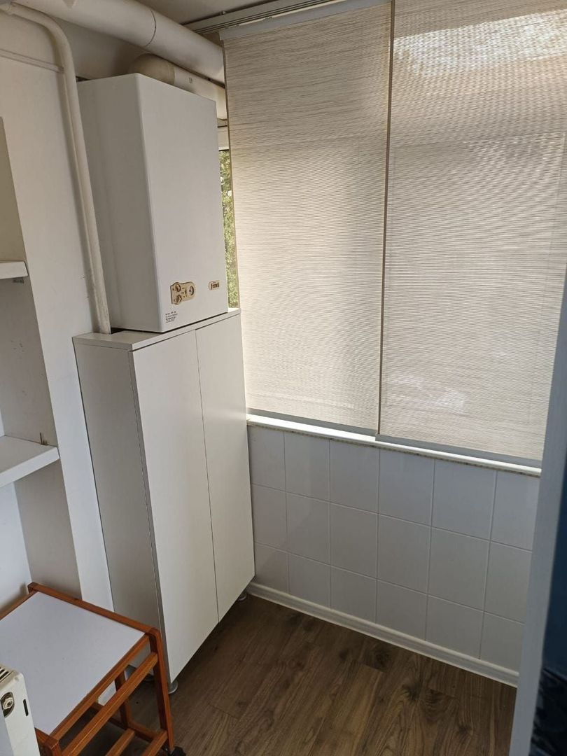 DE inchiriat apartament cu 3 camere, General. etaj 2, 450 euro - Poză 2
