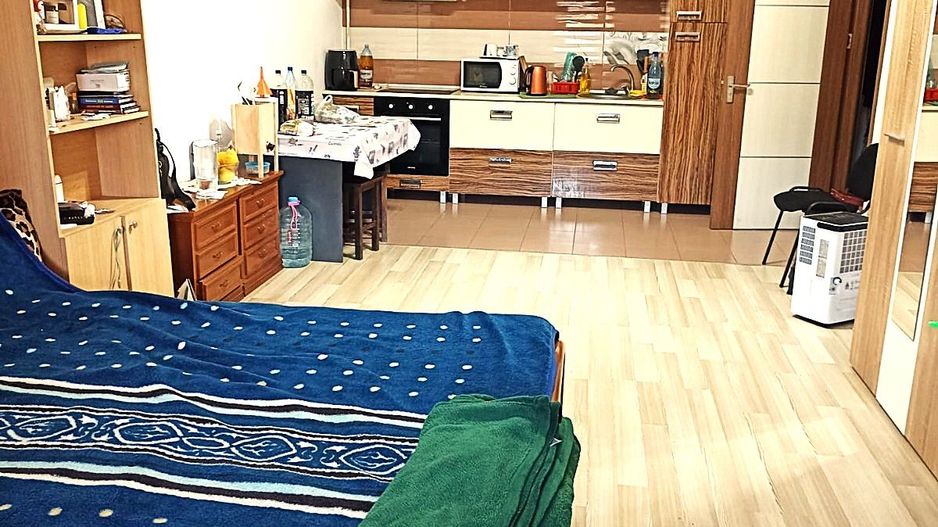 Garsoniera spatioasa zona Coresi - Poză 1