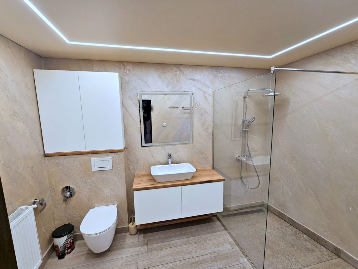 De vanzare  casa 2 camere, renovata -Piata Centrala, 89.000 euro - Poză 4