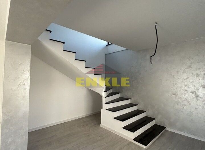 Casa de vanzare, zona Liceul Pedagogic. Pret 225.000€ Negociabil! - Poză 2