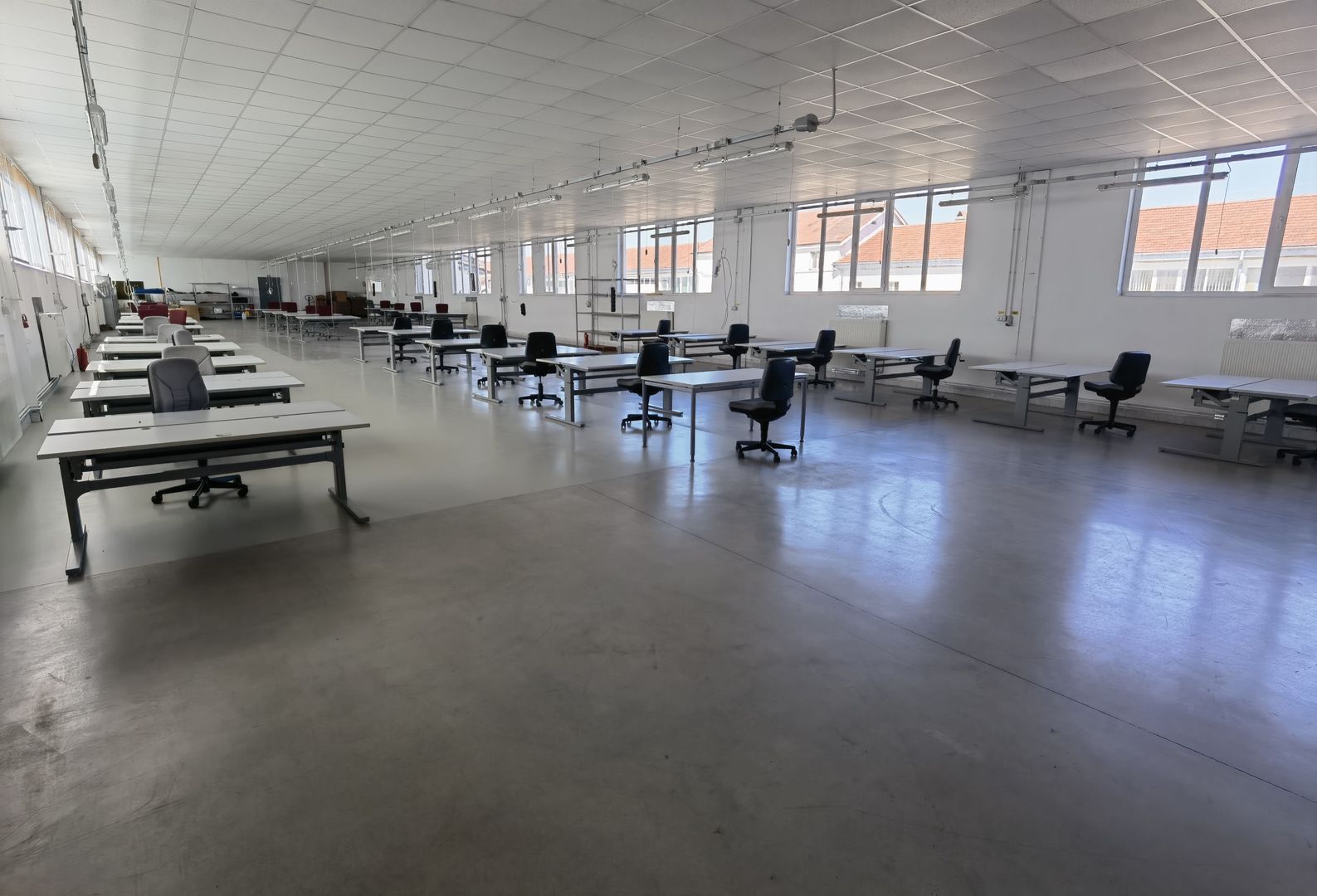 Proprietate industriala  la 35 km de TM - Poză 1