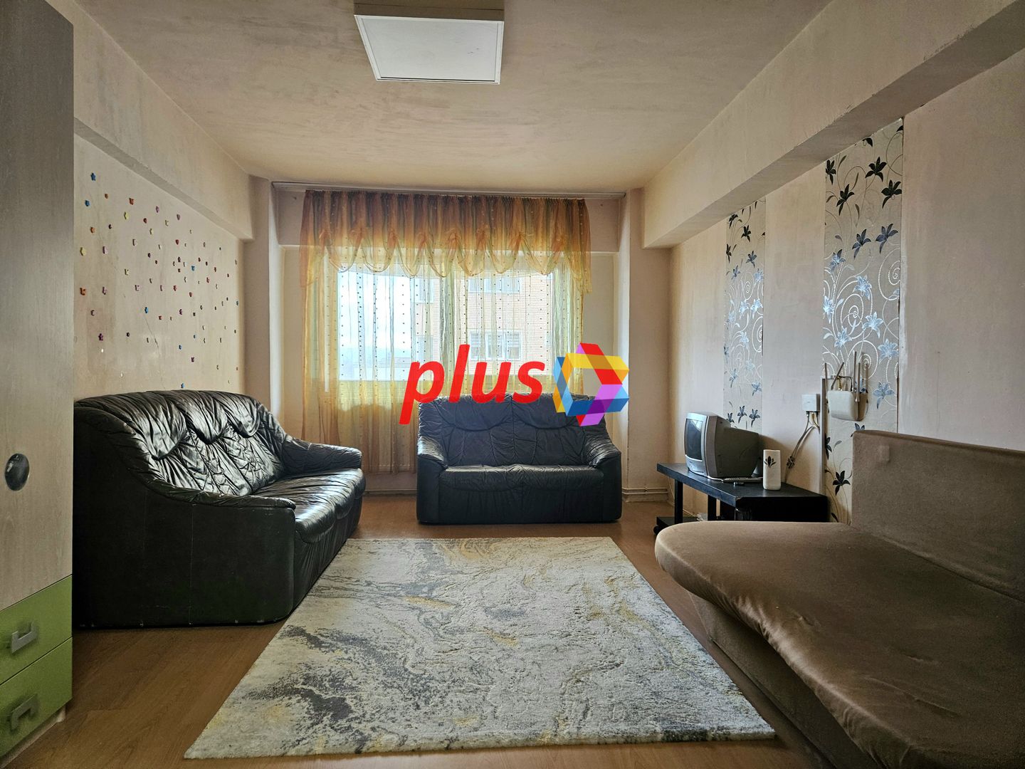 Apartament cu trei camere, zona Racadau 70 mp - Poză 1