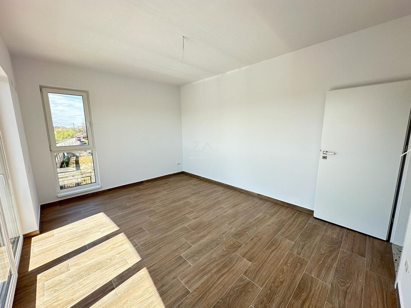 Bloc nou zona ESO. Finisaje la alegere. 1,2,3 camere. - Poză 2