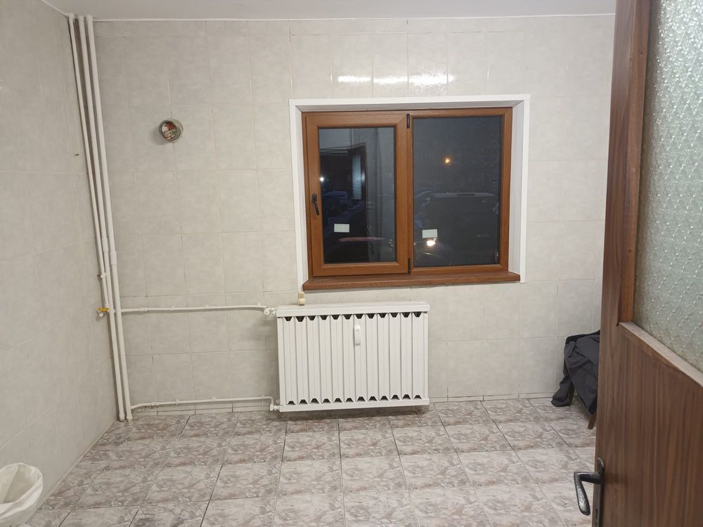 APARTAMENT SPATIOS METROU ZONA EROI REVOLUTIEI - Poză 3