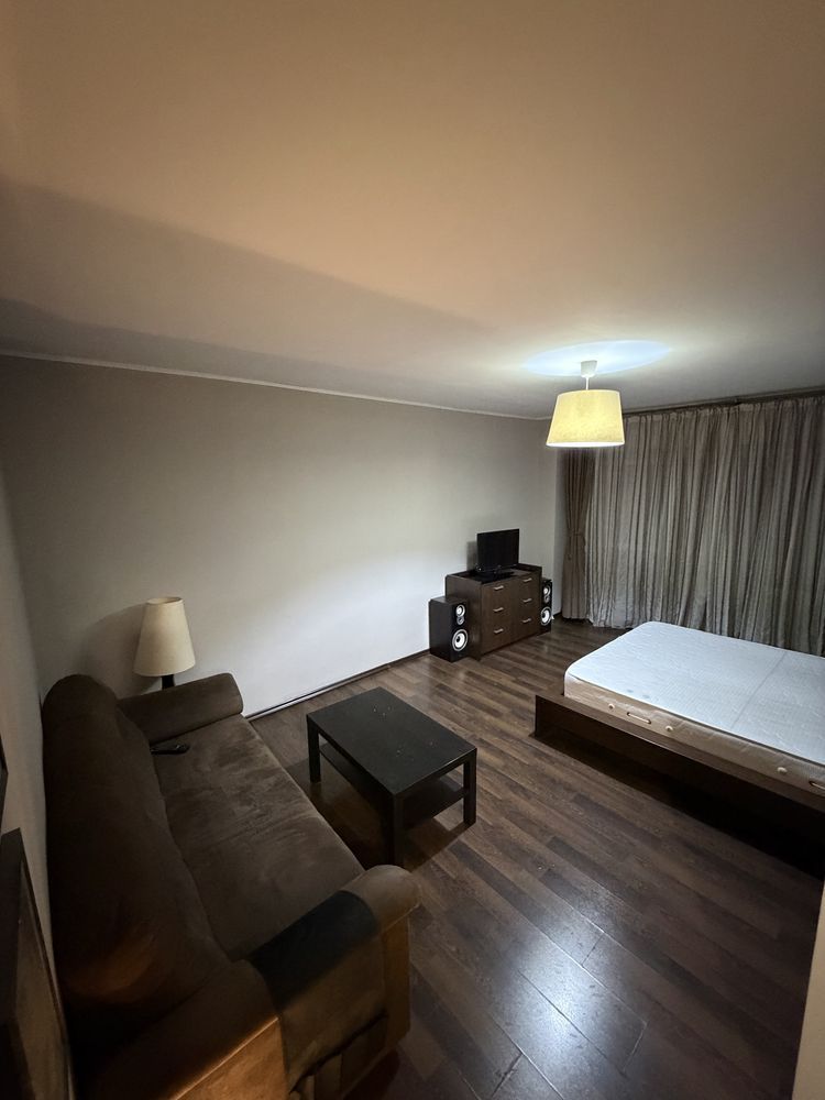 Închiriez garsonieră modernă, Piața Muncii, aproape de metrou - Poză 1