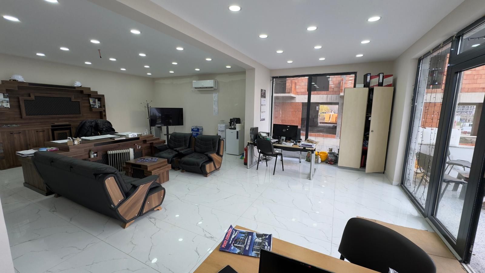 SPATIU COMERCIAL - FUNDENI, 12 LOCURI PARCARE INCLUSE, STRADA ASFALTATA - Poză 4