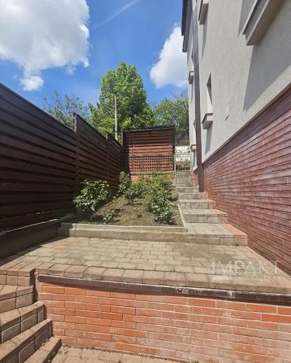 Inchiriez casa in cartier Gruia, pretabil locuinta, sediu firma, clinica, etc - Poză 11