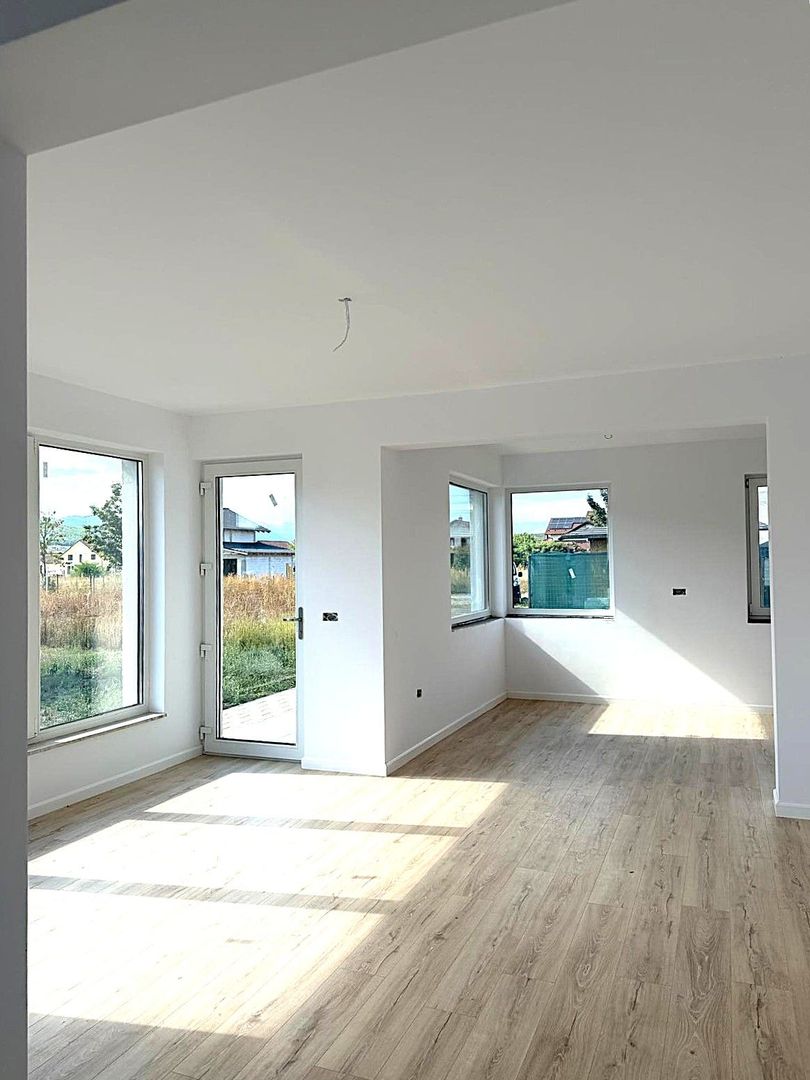 Casa de vanzare pe un singur nivel zona ORIZONT pret 220 negociabil - Poză 4