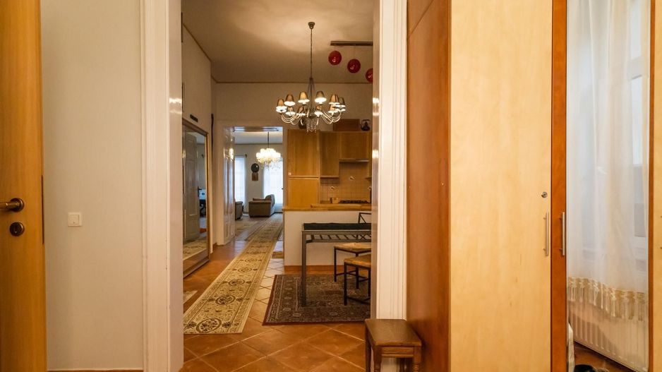 Piata Sfatului, apartament  deosebit, luminos, cu priveliște frumoasă - Poză 12