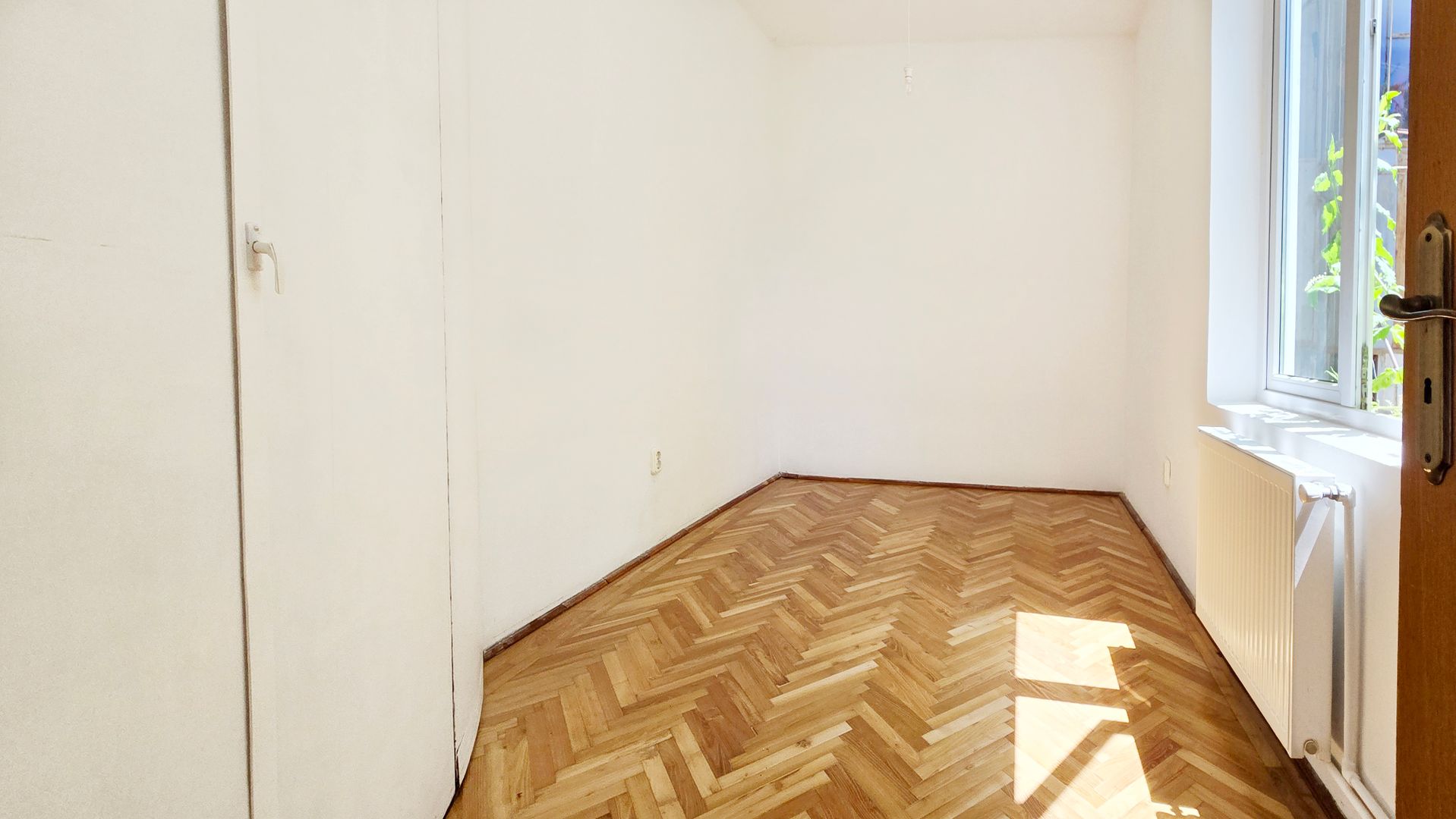 Casă consolidată la preț de apartament - Poză 16