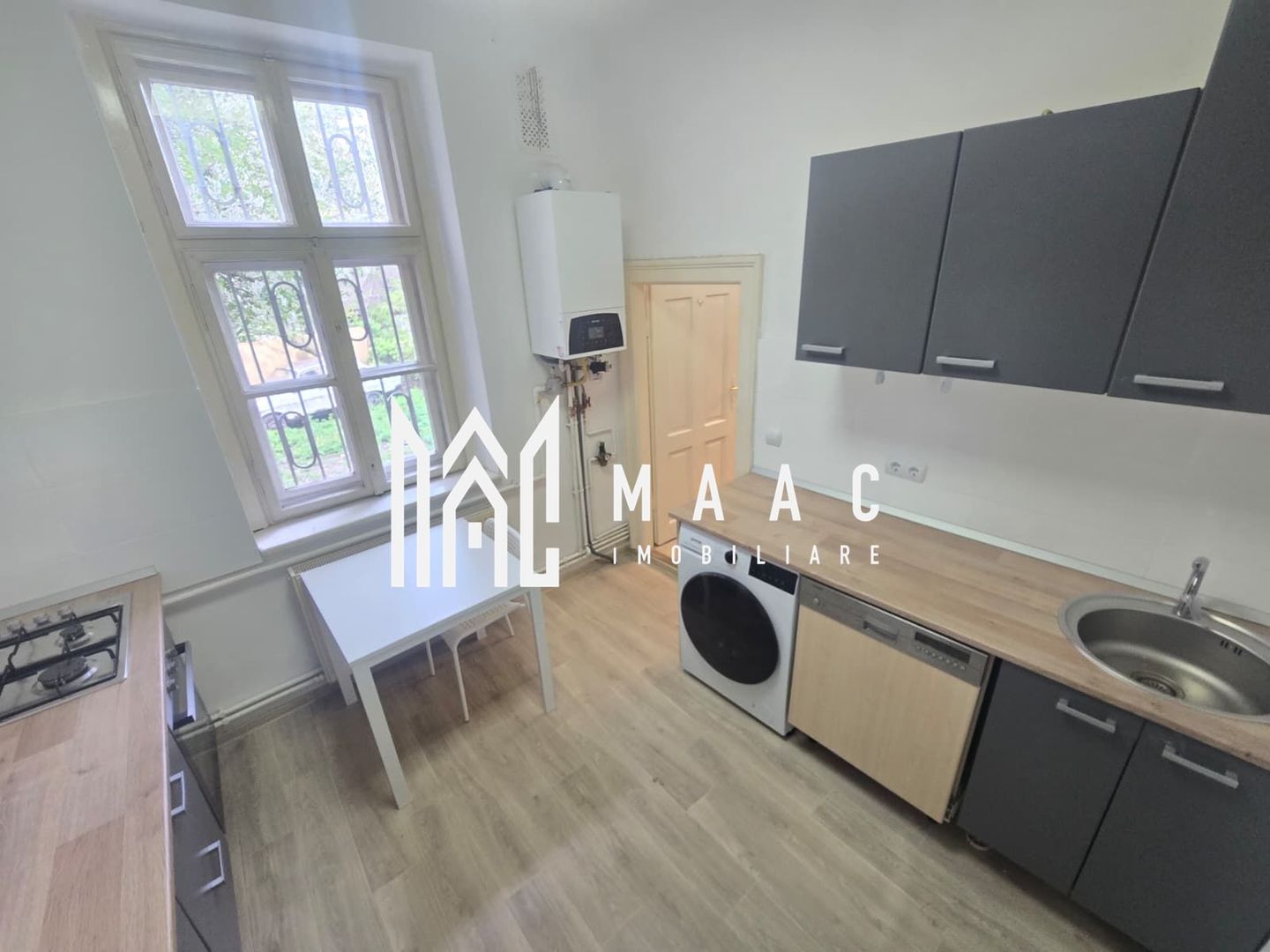 Apartament la casa cu 3 camere si curte Strada Bucegi - Poză 7
