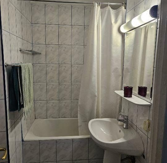 Particular - oferta ap 2 camere decomandat metrou Bucur Obor bloc reabilitat - Poză 10