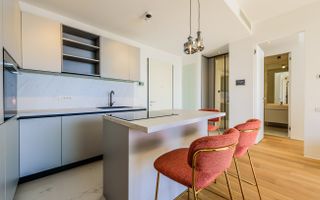 Apartamentul de la Malul Mării – Eleganță Contemporană în Inima Stațiunii - Poză 10