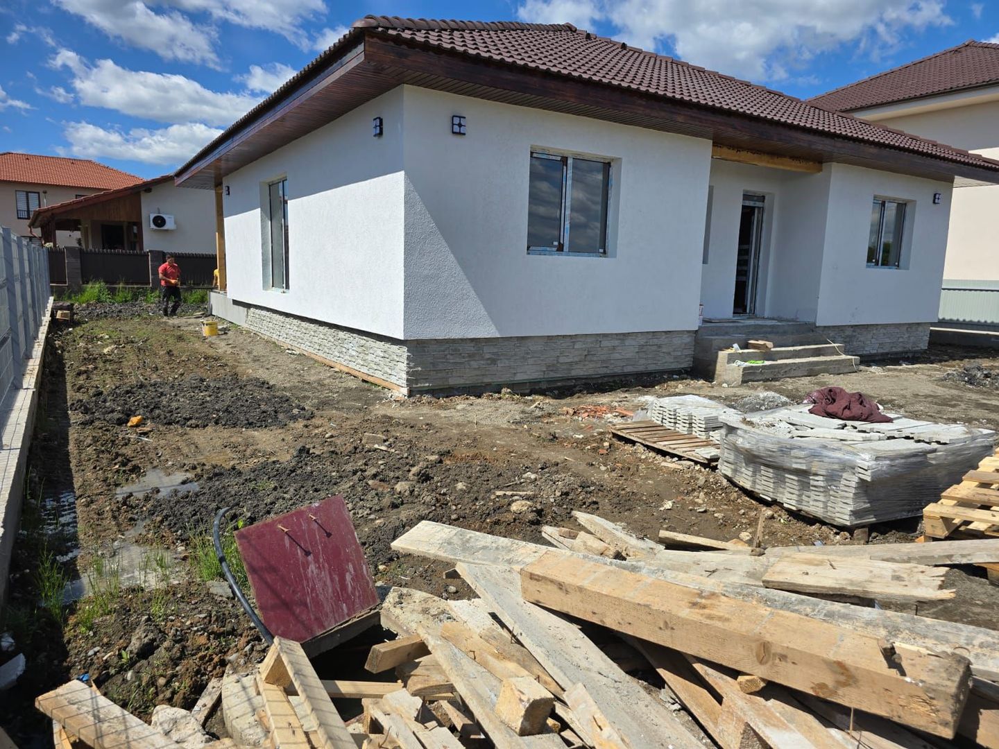 Casa 4 cam.2 băi,1 pivniță 1 dressing,500mp.teren,gard,pavaj - Poză 11