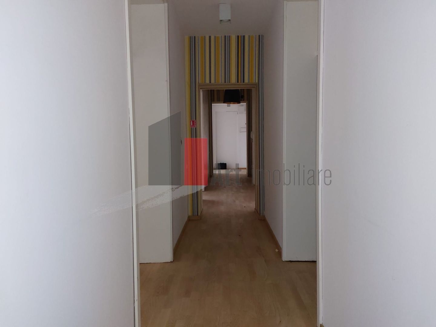 Spatiul "ERAIKINA" in imobil vechi de birouri, cu rezonanta istorica - Poză 7