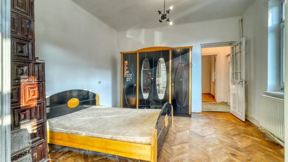 Centru- Casă boierească individuală- 5 camere si  451 mp teren - Poză 13