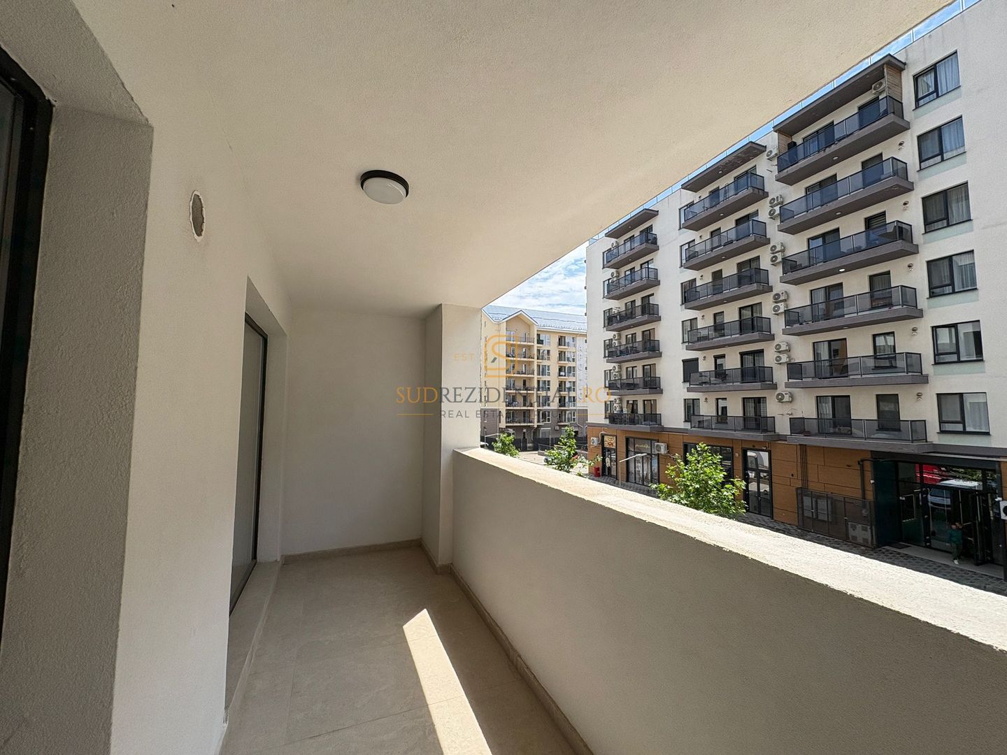 Apartament modern cu 2 camere tip studio, piscină și acces metrou - Poză 4