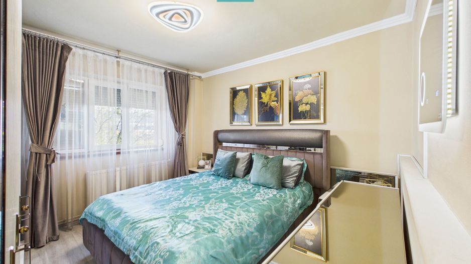 Apartament 3 camere la etaj 1 in Aradul nou - Poză 1