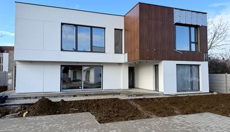 Complex boutique- 2 Vile individuale 6 camere