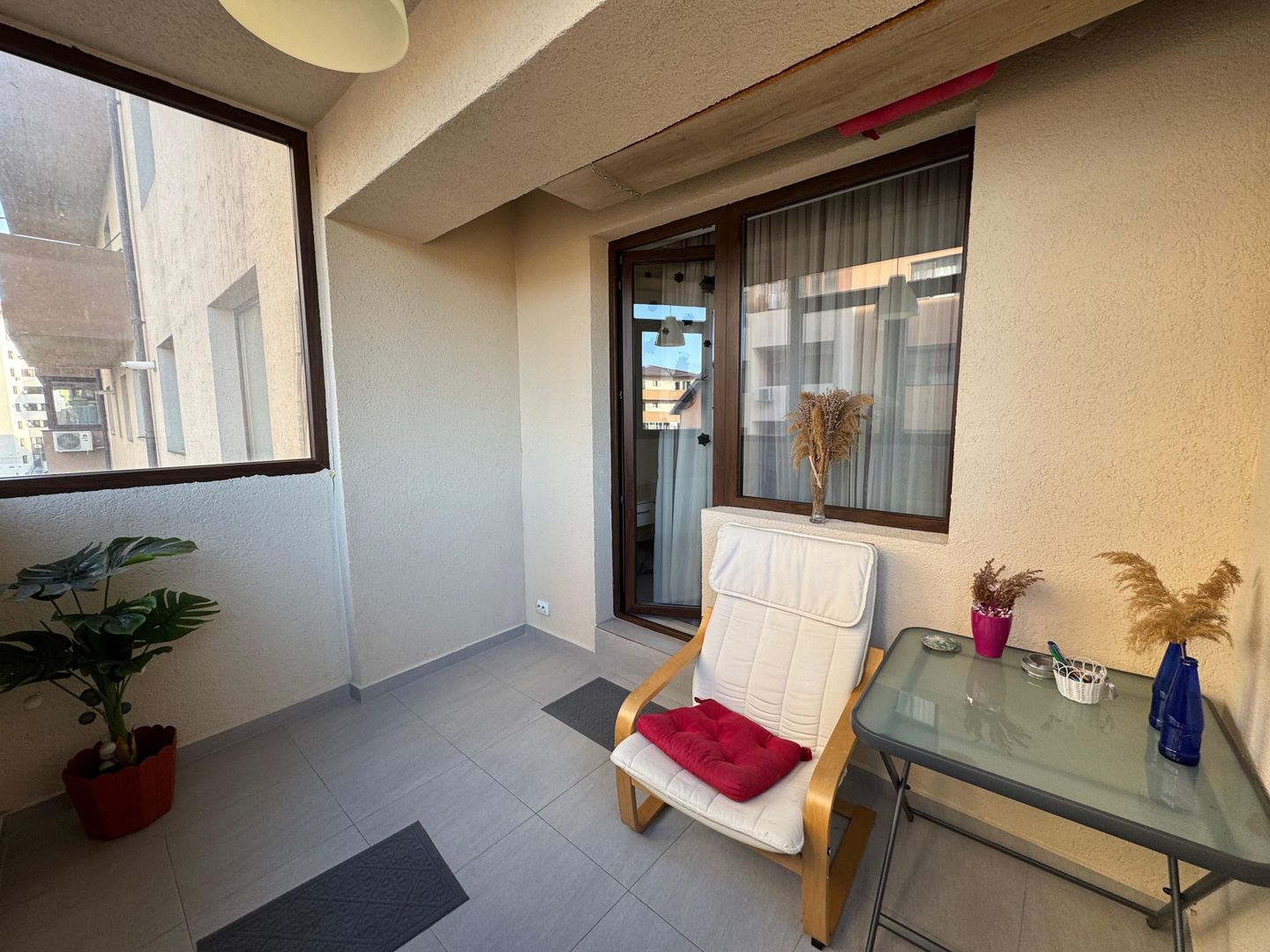 AP. 2 CAMERE, BLOC NOU, CENTRALA , BUCATARIE INCHISA , LOC DE PARCARE - Poză 4