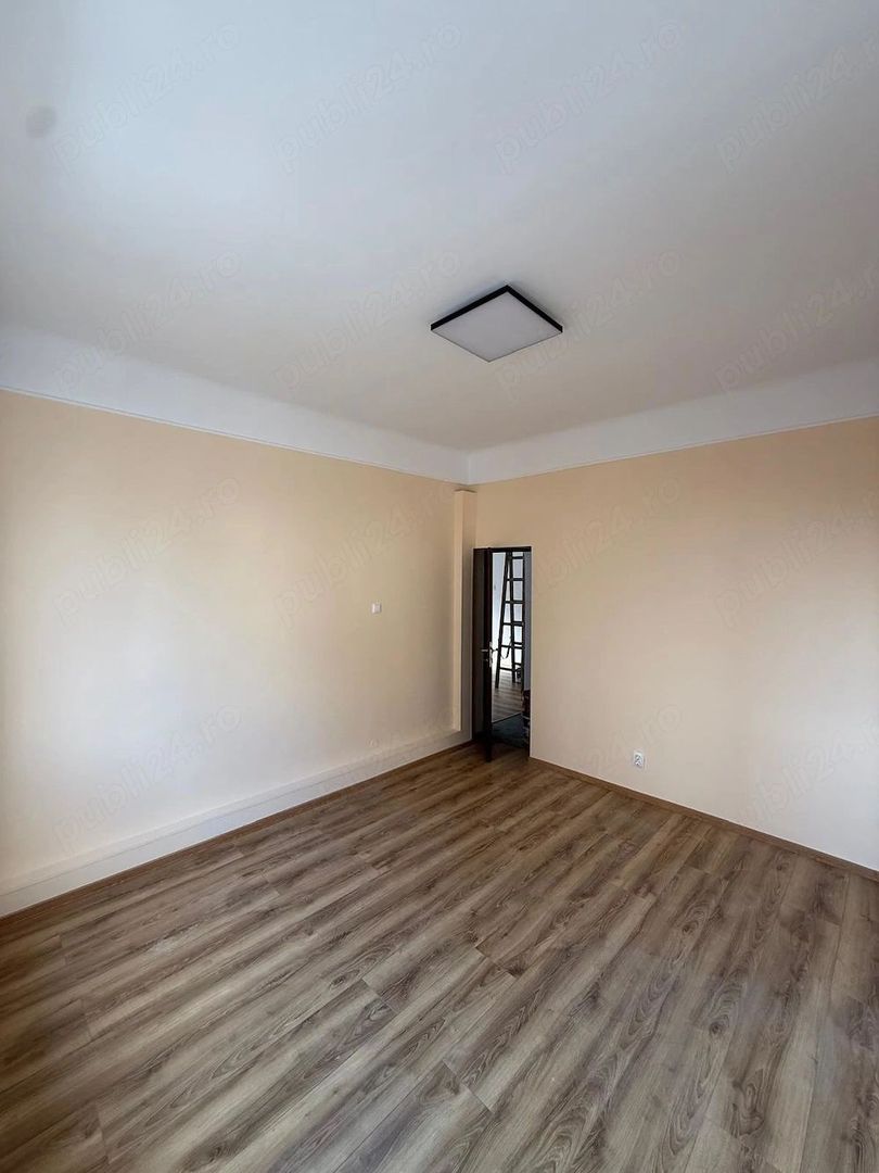 🏢 De Inchiriat: Ap. 3 Camere, Ideal și pentru Birou, Metrou EROII REVOLUTIEI - Poză 5