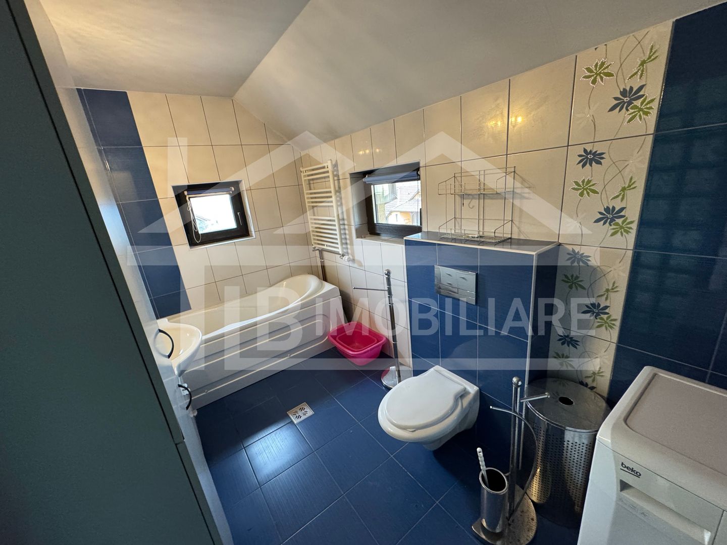 Casa cu 4 camere, 230mp, garaj, Zona Corunca - Poză 13