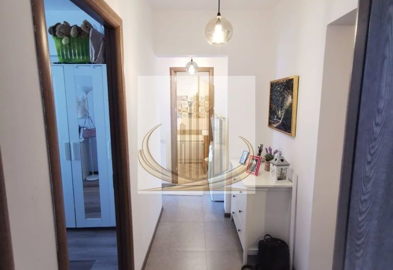 Vând apartament cu trei camere confort 1 - Poză 3