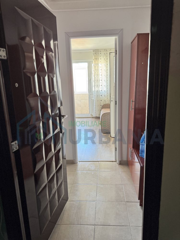 Inchiriez apartament 3 camere podu ros - Poză 1