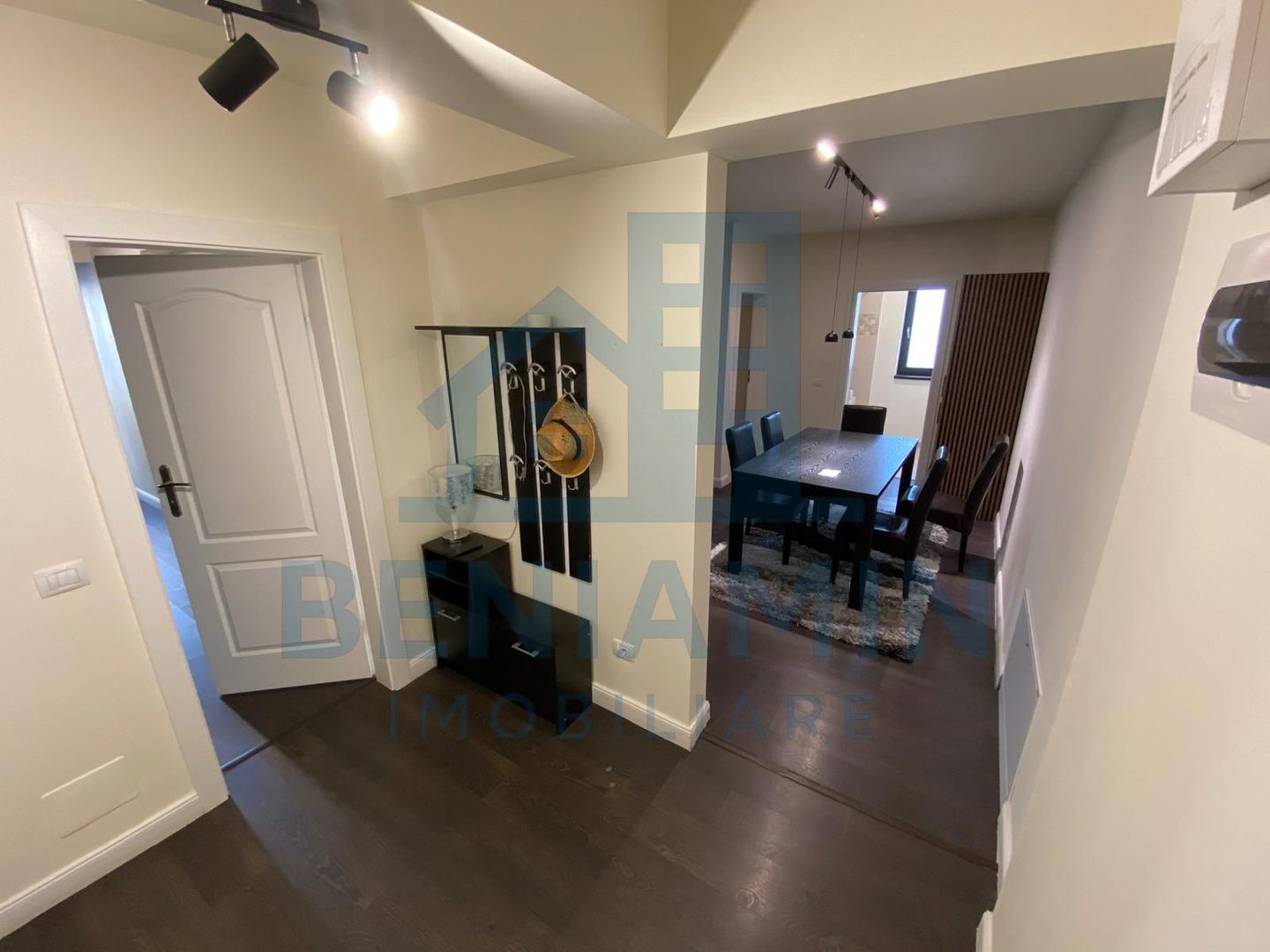 Apartament modern 3 camere-Zona Ciuperca-Loc de parcare-Disponibil - Poză 4