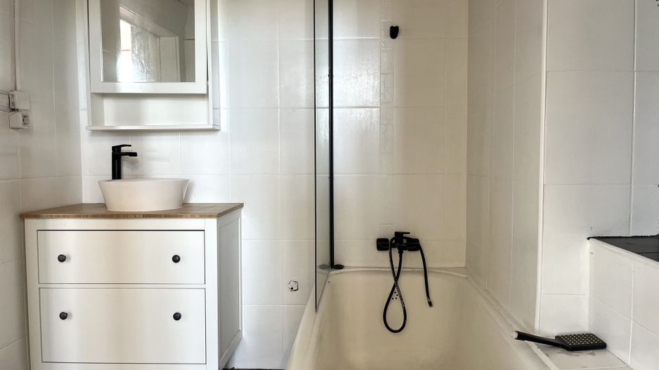 Un apartament spațios cu  2 camere, in , zona Centrala - Take Ionescu - Poză 14