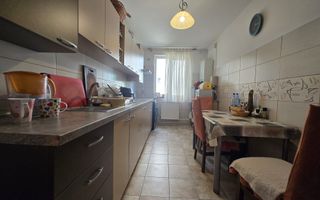 Apartament cu 3 camere  de vanzare - B dul 1 Mai - Poză 4
