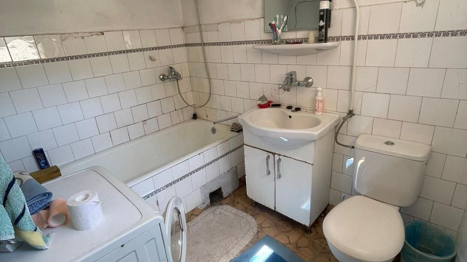 Casa ,curte și gradina.Teren cu 2700 mp. - Poză 4