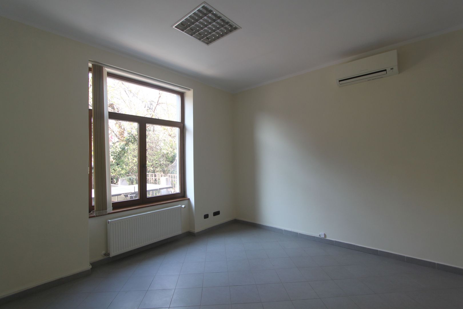 Birouri în vila - zona Balcescu - Poză 19