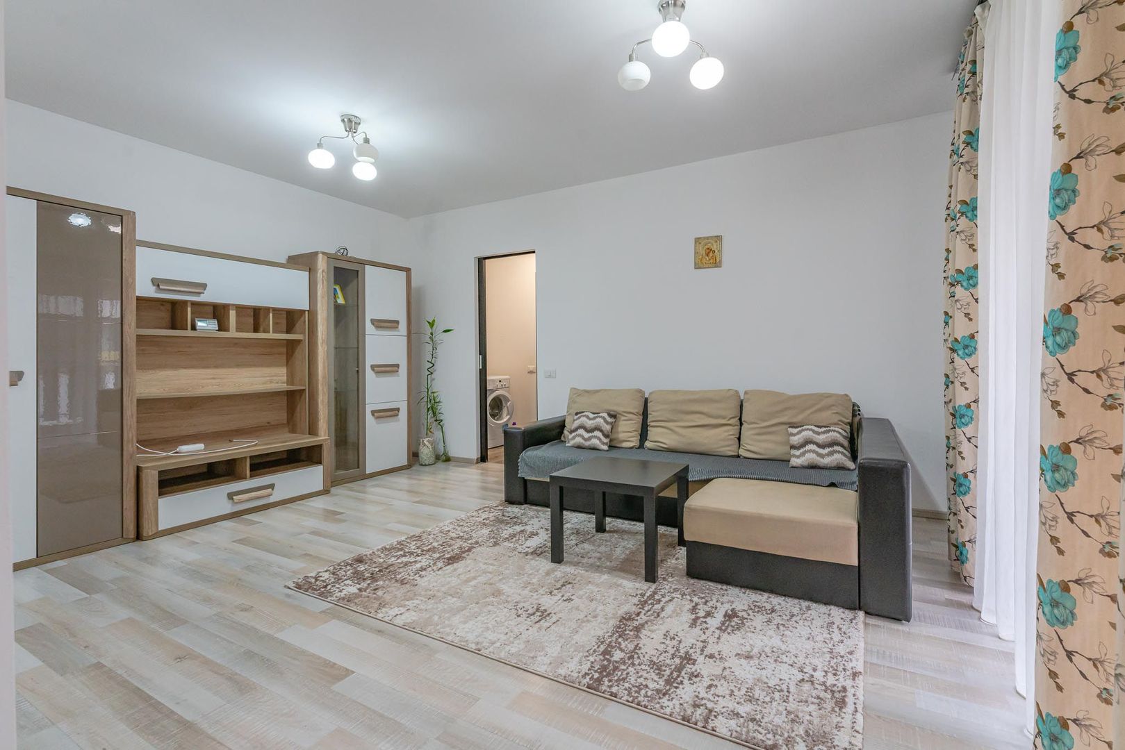 Apartament mobilat si cu loc de parcare - Poză 1