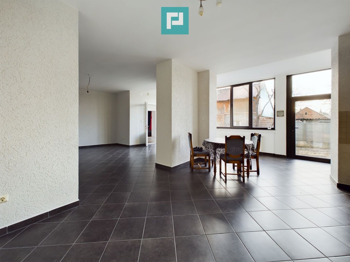 Casă generoasă în Periam județ Timiș - Poză 6