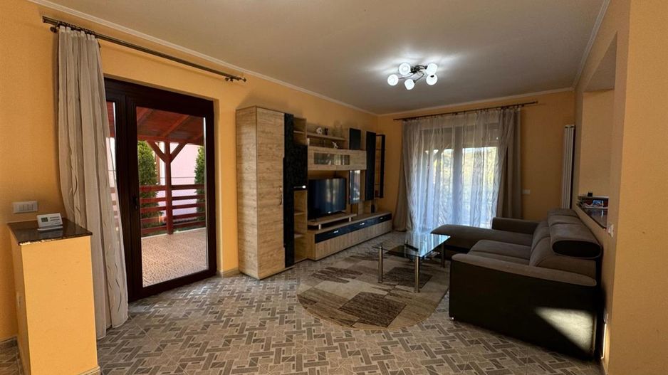 Rezidenta distincta, design arhitectural rafinat, priveliste minunata in Corunca - Poză 14