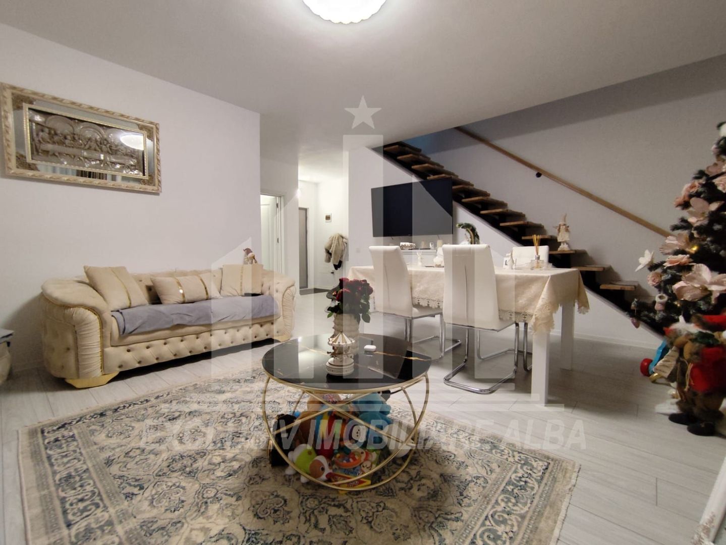 Apartament cu 3 camere cu scara interioara, Arex - Poză 1