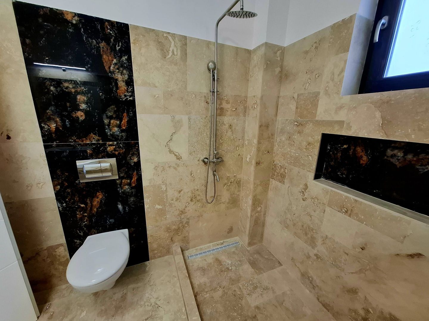 BUFTEA - APARTAMENT 3 CAMERE CU TRERASA SI CURTE. - Poză 4