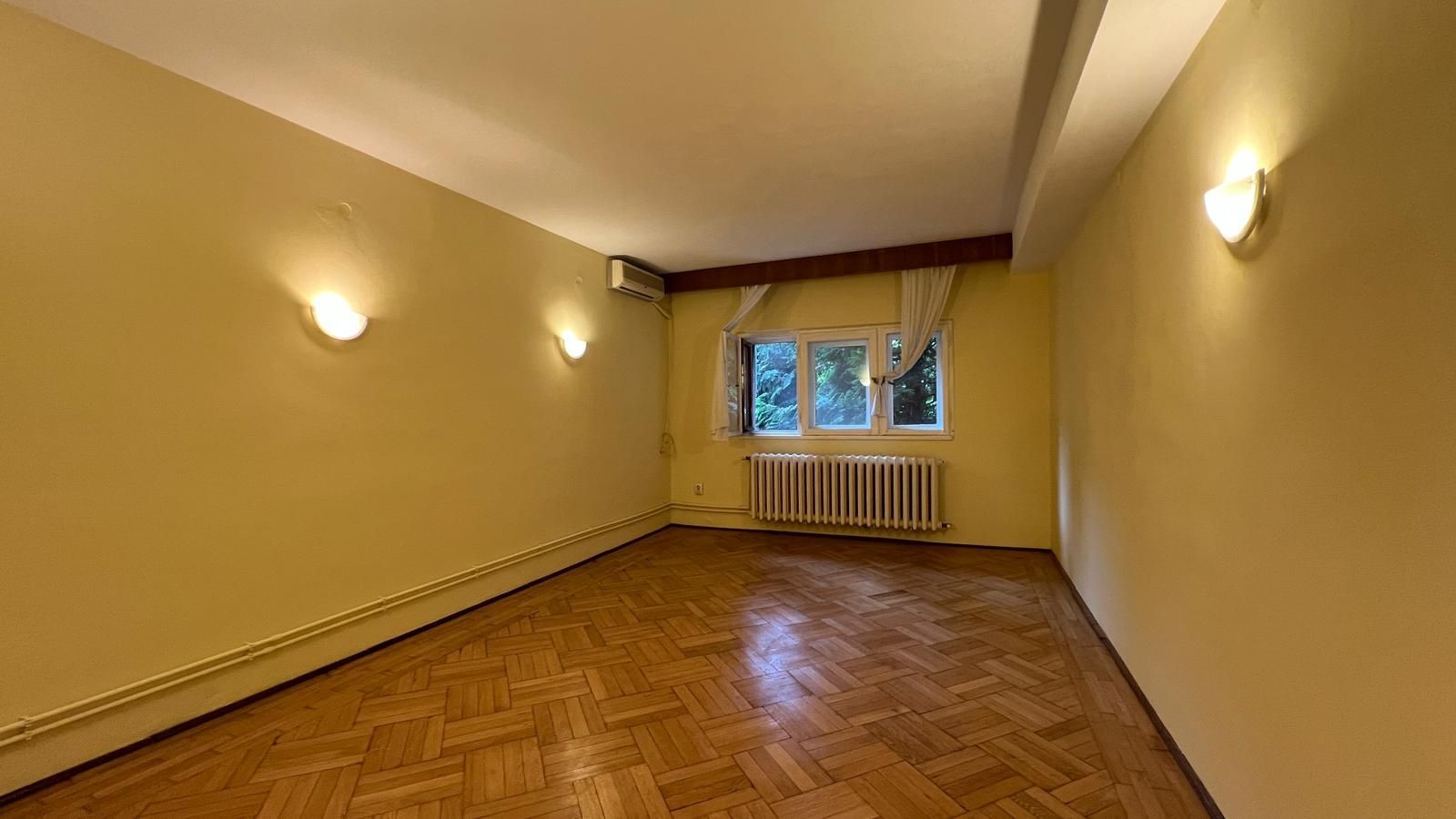 Apartament in vila cu 5 camere si curte proprie | Domenii - Casin - Poză 9