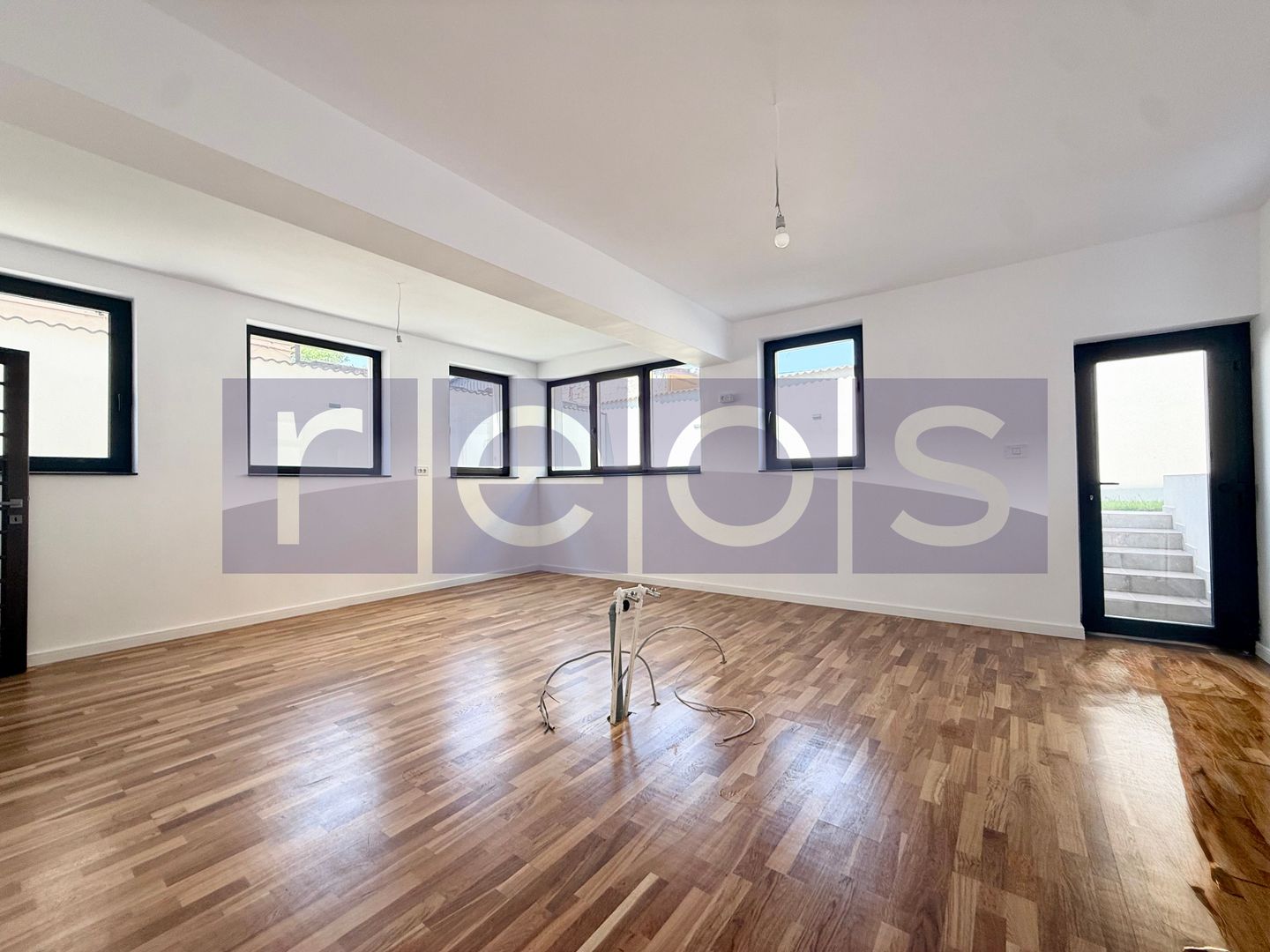 VÂNZARE VILĂ | ZONA OZANA | 5 CAMERE | ÎNCĂLZIRE ÎN PARDOSEALĂ - Poză 8