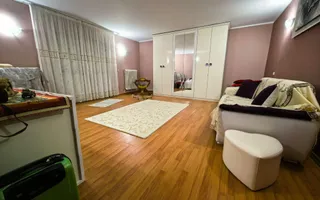 Vila cu etaj si mansarda, teren 7.200 mp, 1.550 mp intravilan - Poză 14