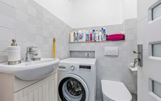 Apartament spațios cu 4 camere - renovat modern, mobilat și utilat - Poză 3