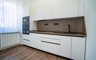 Apartament cu 2 camere, casă la curte comună – Central, Oradea - Poză 1