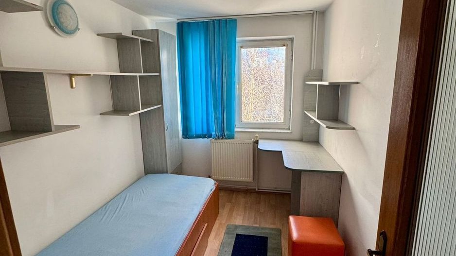Apartament 3 camere SD 45 mp Podul de Piatra 81000 euro - Poză 2