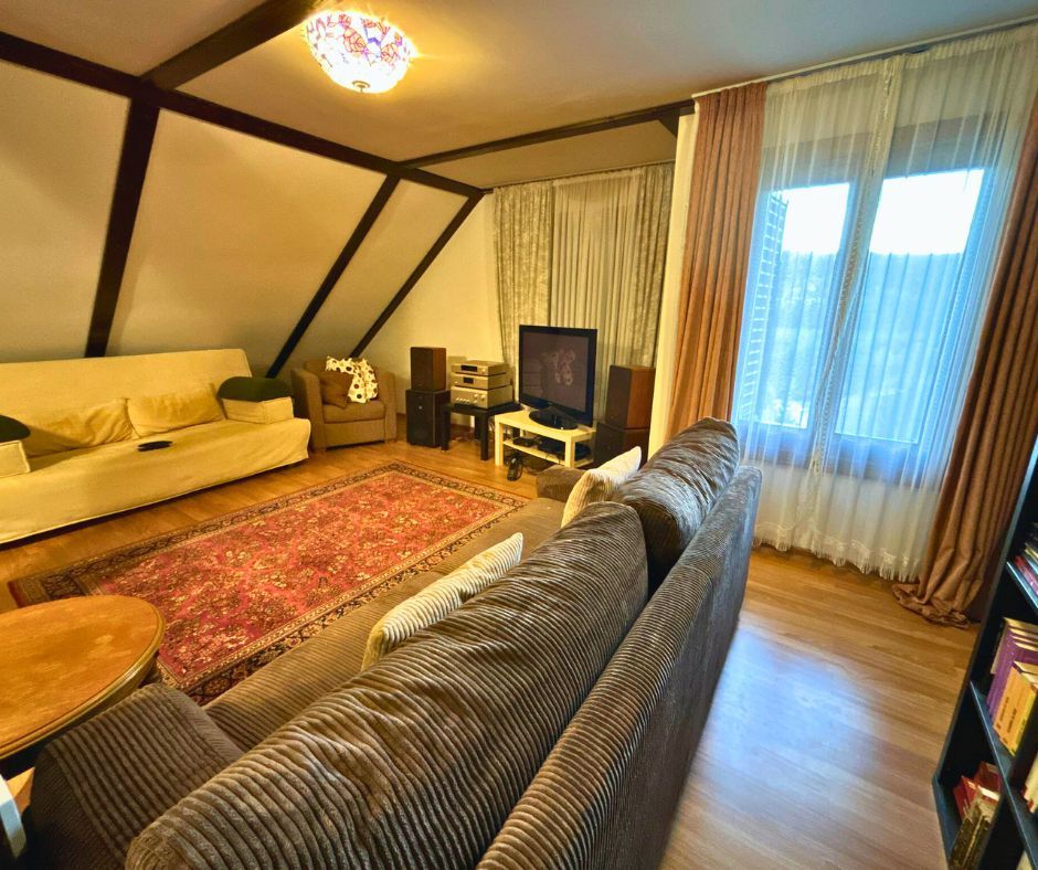 Vilă cu 10 camere P+2E+M 400 M² utili 2800 M² Teren Comandau - Poză 14