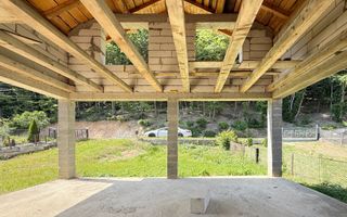 Casa la rosu de 304 mp utili, in Baita,Maramure-colț de rai într-o zonă retrasă - Poză 3