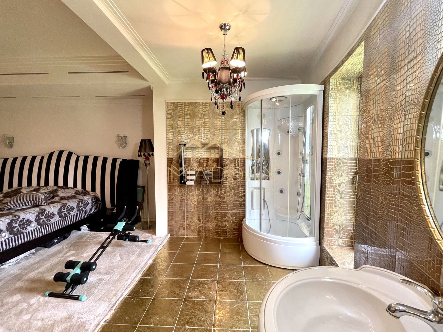 Impressive Villa *1500 SQM usable* 2613 SQM land / Open to the lake - Poză 55